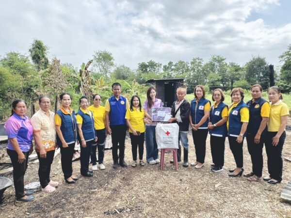 น้องไข่มุก ! ขัวญใจสื่อมวลชน นางนพมาศสุโขทัย ปี67 นำเตาแก๊สร่วมมอบให้แก่ผู้ประสบภัยไฟไหม้..