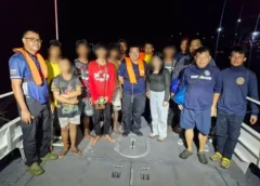 กระบี่ ศคท.จว.กระบี่ ออกช่วยเหลือ 8 ผู้ประสบภัย ผจญคลื่นลมแรงไม่ไหว พาเรือหลบหลังเกาะปอดะ กลับฝั่งไม่ได้