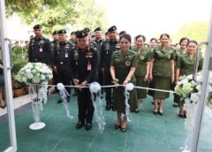 แม่ทัพภาคที่ 3 พร้อม ประธานสมาคมแม่บ้านทหารบก สาขา กองทัพภาคที่ 3 เปิดร้านจำหน่ายผลิตภัณฑ์แม่บ้าน สมาคมแม่บ้านทหารบก สาขา กองทัพภาคที่ 3 ส่งเสริมอาชีพและสร้างรายได้อย่างยั่งยืน