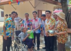 นายสมพงษ์ รักแย้ม นายกองค์การบริหารส่วนตำบลวังลึก จัดกิจกรรม ประเพณีสงกรานต์ ที่วัดวังลึก และ วัดเกาะไม้แดง อำเภอศรีสำโรง จังหวัดสุโขทัย