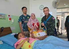ผบ.ควบคุมสุริโยทัย รุดอุ้มขวัญเหยื่อไฟใต้แม่เผยฝันร้าย “กระสุนฝังลึกใกล้ประสาท”แพทย์จำใจยุติผ่าตัดปล่อยคาขาเด็ก 9 ขวบ