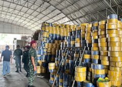 เจ้าหน้าที่ชุดภัยแทรกซ้อนกองทัพภาคที่ 4 สนธิกำลังตรวจยึดสินค้าต้องสงสัยหลีกเลี่ยงภาษี มูลค่ากว่า 50 ล้านบาท ในพื้นที่จังหวัดระนอง