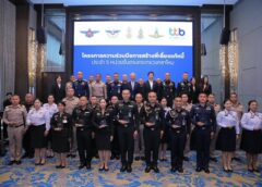 ผู้ช่วยผู้บัญชาการทหารบก เข้าร่วมพิธีมอบประกาศเกียรติคุณ โครงการความร่วมมือการจัดอบรมพี่เลี้ยงแก้หนี้ ให้แก่ “พี่เลี้ยงแก้หนี้ต้นแบบ” ประจำหน่วยขึ้นตรงกระทรวงกลาโหม