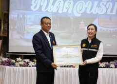 คณะกรรมาธิการวิสามัญการพิทักษ์และเทิดทูนสถาบันพระมหากษัตริย์ วุฒิสภา ลงพื้นที่ศึกษาดูงานโครงการอันเนื่องจากพระราชดำริ และศูนย์วิสาหกิจชุมชนเฮือนนางคราม จังหวัดสกลนคร