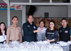 “สรรเพชญ” ลงพื้นที่ให้กำลังใจเจ้าหน้าที่-จิตอาสา ประสานเรือท้องแบนเร่งส่งอาหารช่วยผู้ประสบภัยแฟลตคลองจั่น บางกะปิ