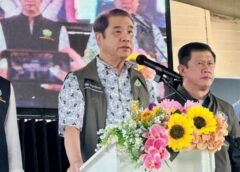 นายสุริยะ จึงรุ่งเรืองกิจ รัฐมนตรีว่าการกระทรวงเกษตรและสหกรณ์ ลงพื้นที่ติดตามสถานการณ์น้ำและการแก้ไขปัญหาพื้นที่ลุ่มต่ำทุ่งทะเลแก้ว ต.ท่าทอง อ.เมือง จ.พิษณุโลก